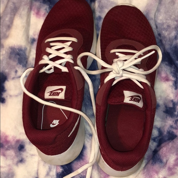 NIKE, red tenni-shoes, BRAND NEW!! - Picture 1 of 4